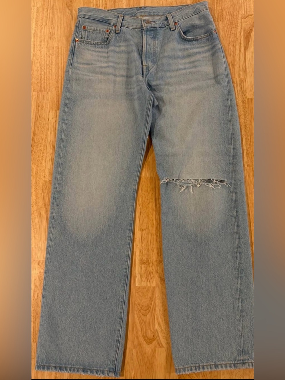 Levi’s Premium 501 ’90s Jeans – W28 L30 —Light Wash